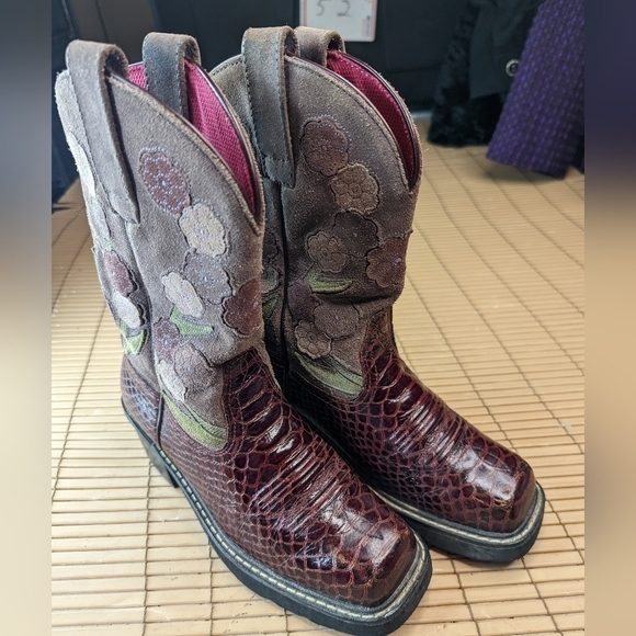 Ariat Alligator embossed Women’s  square toe black cherry leather boots size 5B - Picture 2 of 9